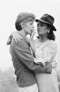 Terry O'Neill, Liz Taylor and David Bowie by Terry O'Neill, Galerie STephen Hoffman - Munich (Germany)