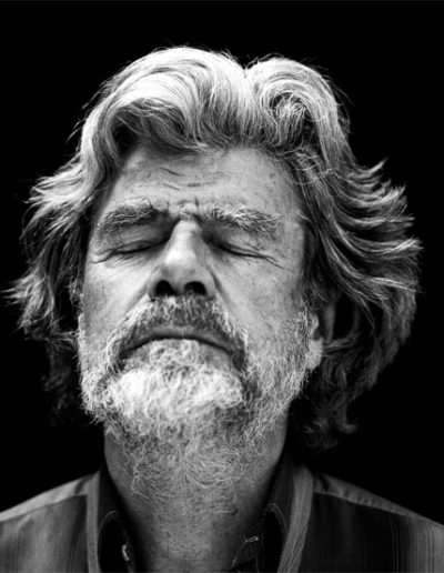 Erwin Lanzensberger, Reinhold Messner II (2019), der italienische Extrembergsteiger aus Südtirol ist ein Abenteurer, Buchautor und ehemaliges Mitglied des Europäischen Parlaments. Messner zählt zu den bekanntesten Bergsteiger der Welt. - Galerie Stephen Hoffman - München