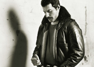 Peter Hince, Freddie Mercury 1981 mit Augustinerbräu im Augustinerkeller in München, Galerie Stephen Hoffman, München