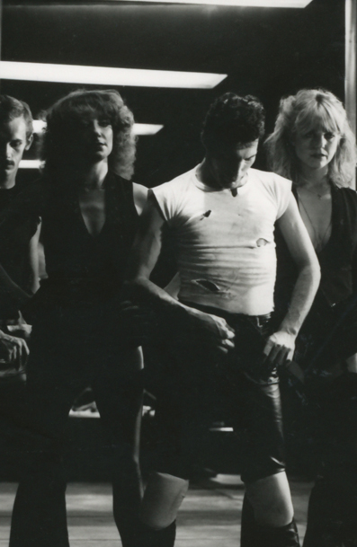 FM_6 Peter Hince, Freddie Mercury & dancers, Crazy little thing, video, London 1979, Galerie Stephen Hoffman, Muenchen