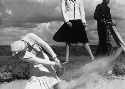 Norman Parkinson, Models auf dem Golfplatz für Harper's Bazaar, August 1939, Galerie Stephen Hoffman