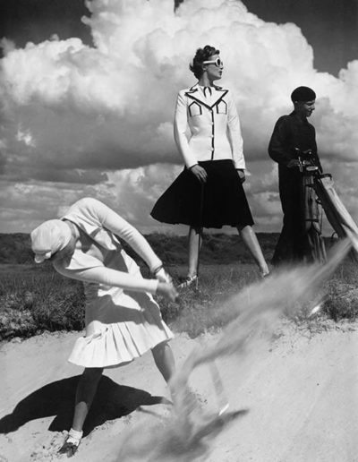 Norman Parkinson, Models auf dem Golfplatz für Harper's Bazaar, August 1939, Galerie Stephen Hoffman