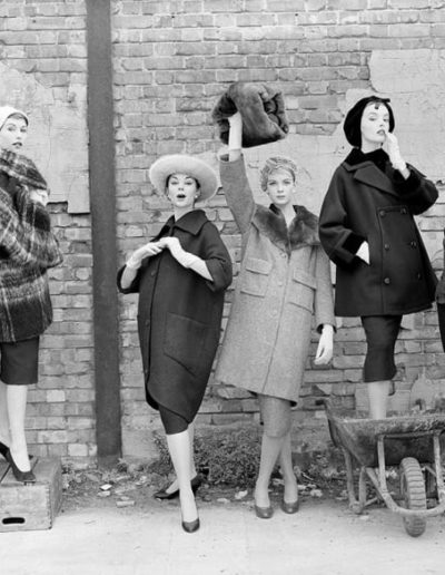 Norman Parkinson, London Docklands für British Vogue - September 1957 Galerie Stephen Hoffman, München