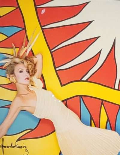 Norman Parkinson, Jerry Hall wearing a dress by Mary McFadden against a painting by Roy Lichtenstein, Palm Beach, Florida, 1983 VINTAGE, Galerie Stephen Hoffman, München