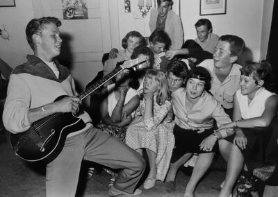 Michael Friedel, Peter Kraus mit Gitarre, Deutscher Elvis, München 1959, Galerie Stephen Hoffman, München