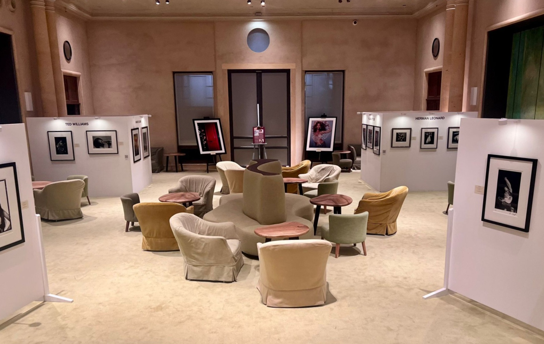 Juli 2025: Jazzausstellung "Famous Faces" die Galerie Stephen Hoffman im Bayerischen Hof - Foto: Stephen Hoffman