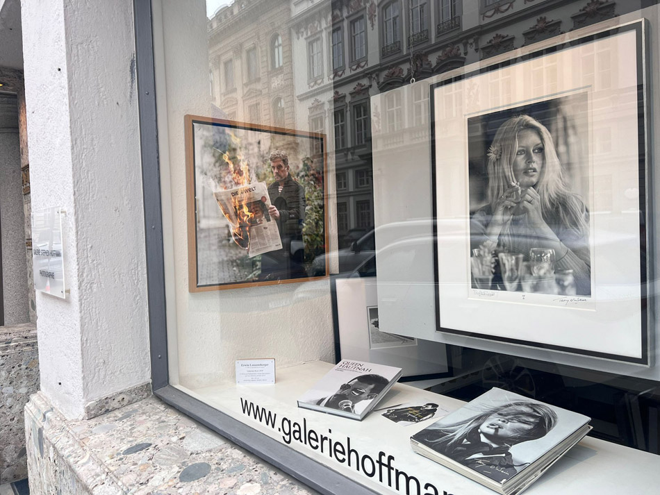 Terry O'Neill, Brigitte Bardot, Deauville - Schaufenster Galerie Stephen Hoffman, München