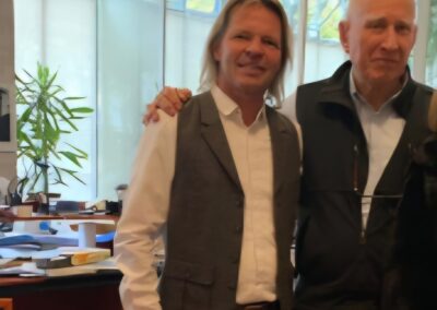 Stephen Hoffman mit Sebastião Salgado, im Atelier in Paris, 2019
