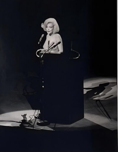Yale Joel – Marilyn Monroe singt „Happy Birthday Mr. President“ für John F. Kennedy bei einer Wahlkampfveranstaltung der Demokraten in New York, 1962 – Galerie Stephen Hoffman