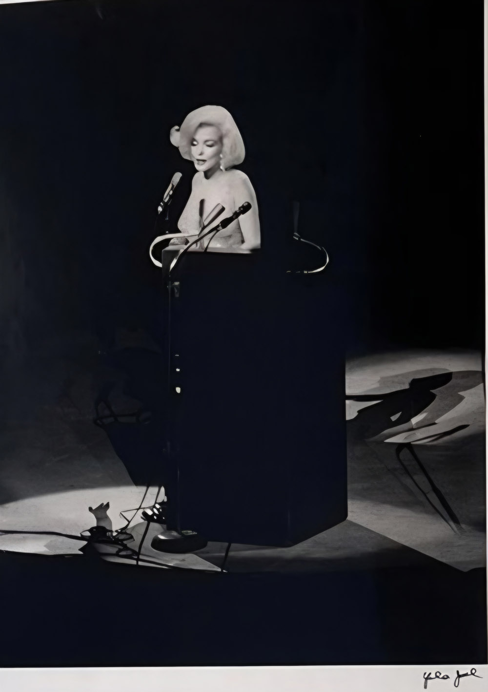 Yale Joel – Marilyn Monroe singt „Happy Birthday Mr. President“ für John F. Kennedy bei einer Wahlkampfveranstaltung der Demokraten in New York, 1962 – Galerie Stephen Hoffman